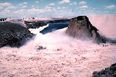 El fallo de la presa de Teton, Idaho, el 05 de Junio 1976.