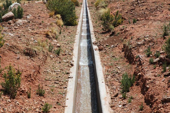 
Roll waves in a steep irrigation canal, Cabana-Maazo project, Puno, Peru. 