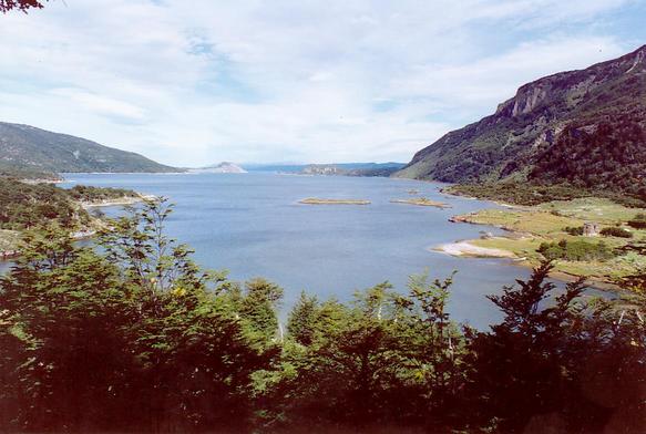 Lago Lapataia, Patagonia, Argentina (1991). 