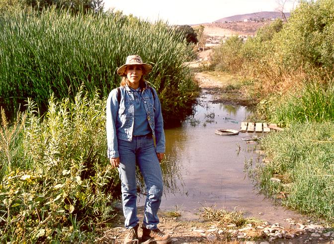 Ana Elena Espinoza on the valley of Arroyo Alamar, Tijuana, Baja California, September 30, 2002.