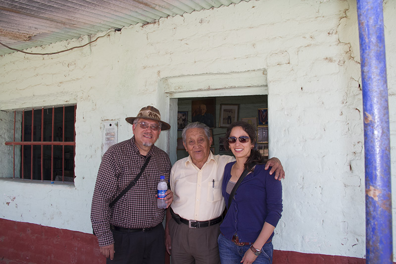 Dr. Victor Miguel Ponce, Martín Losada Vásquez y Rosa Aguilar. 