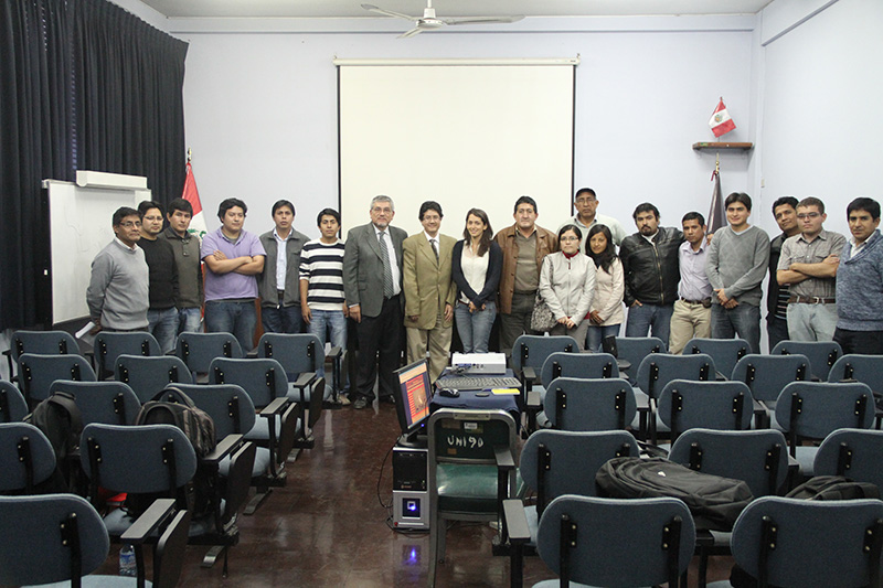 Dr. Victor Miguel Ponce and the students at the Laboratorio Nacional de Hidráulica, Lima, Perú.