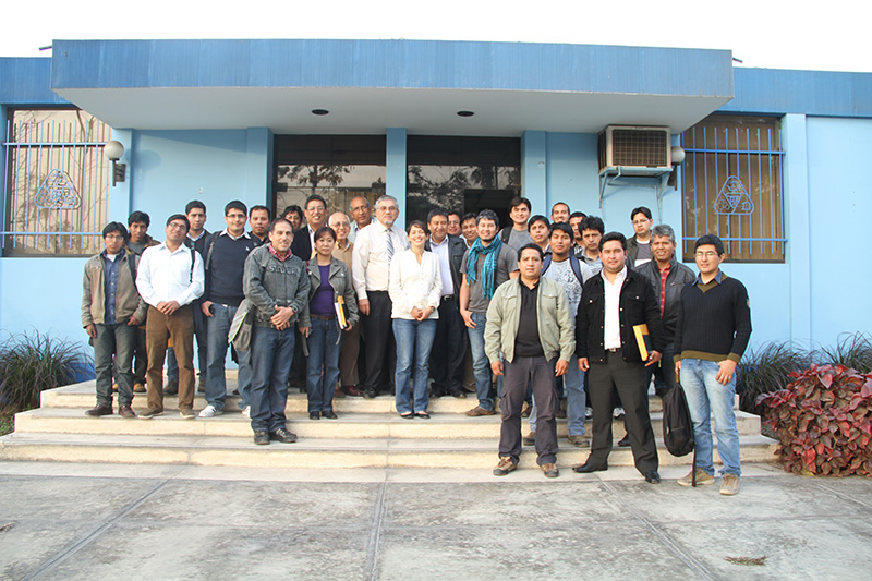 Dr. Victor Miguel Ponce and the students at the Universidad Nacional Agrícola, La Molina, Lima, Perú