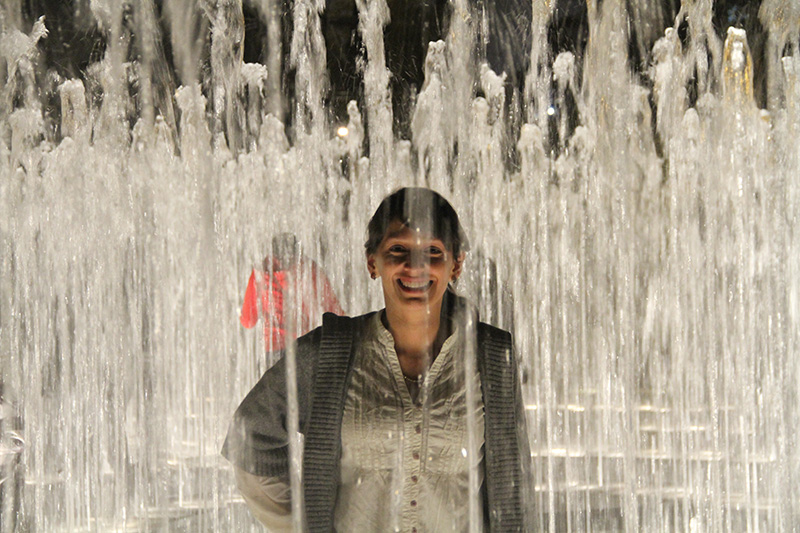 Rosa Aguilar at el parque de luces, Lima, Perú