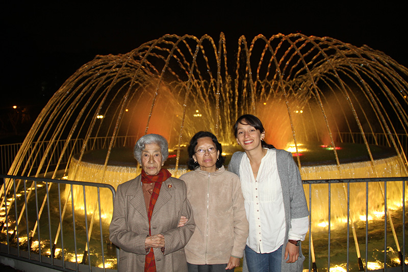 Luisa, Tula y Rosa at el parque de luces, Lima, Perú.