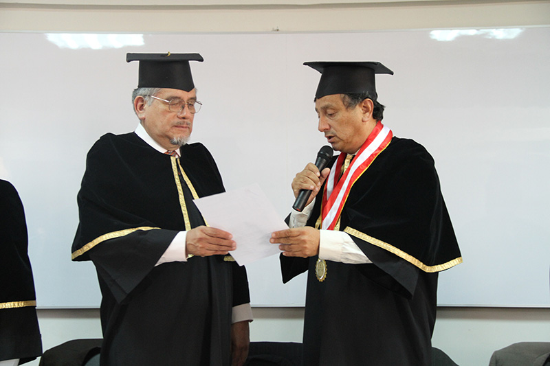Dr. Victor Miguel Ponce en la ceremonia de Honoris Causa en la Universidad Nacional Hermilio Valdizán (UNHEVAL), Huánuco, Perú.
</td></tr></tbody></table>
