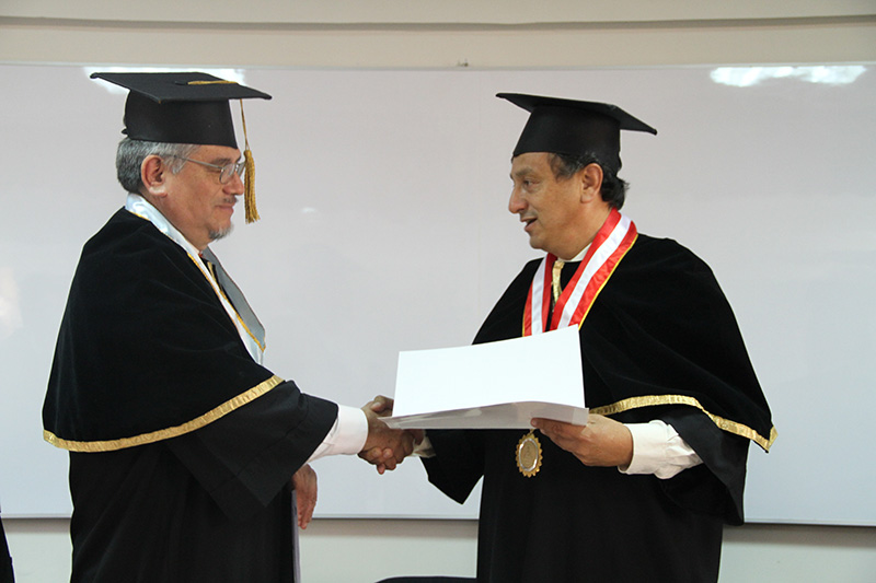 Dr. Victor Miguel Ponce y rector de UNHEVAL.