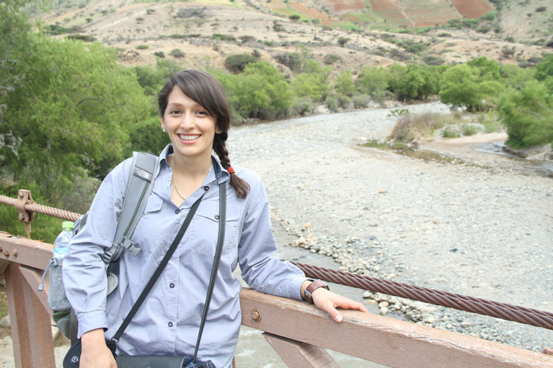 Rosa Aguilar frente el rio Higueras.