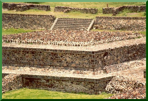 Building close to Huaca of the Sun.
